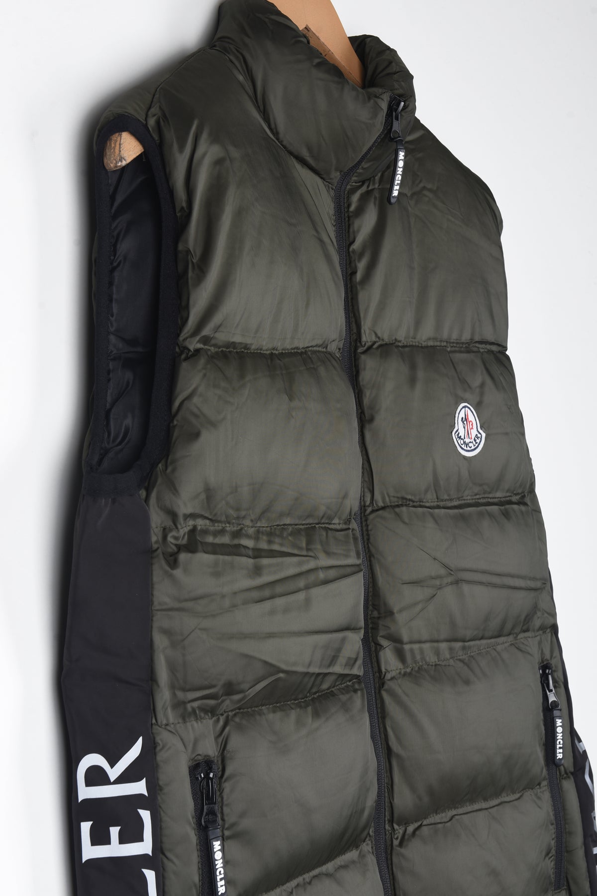 MONCLER PUFFER GILET
