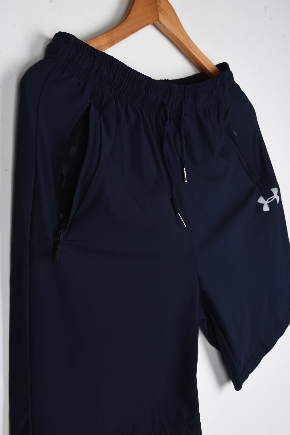UNDER ARMOUR DRI-FIT TRAINING SHORTS (NAVY)