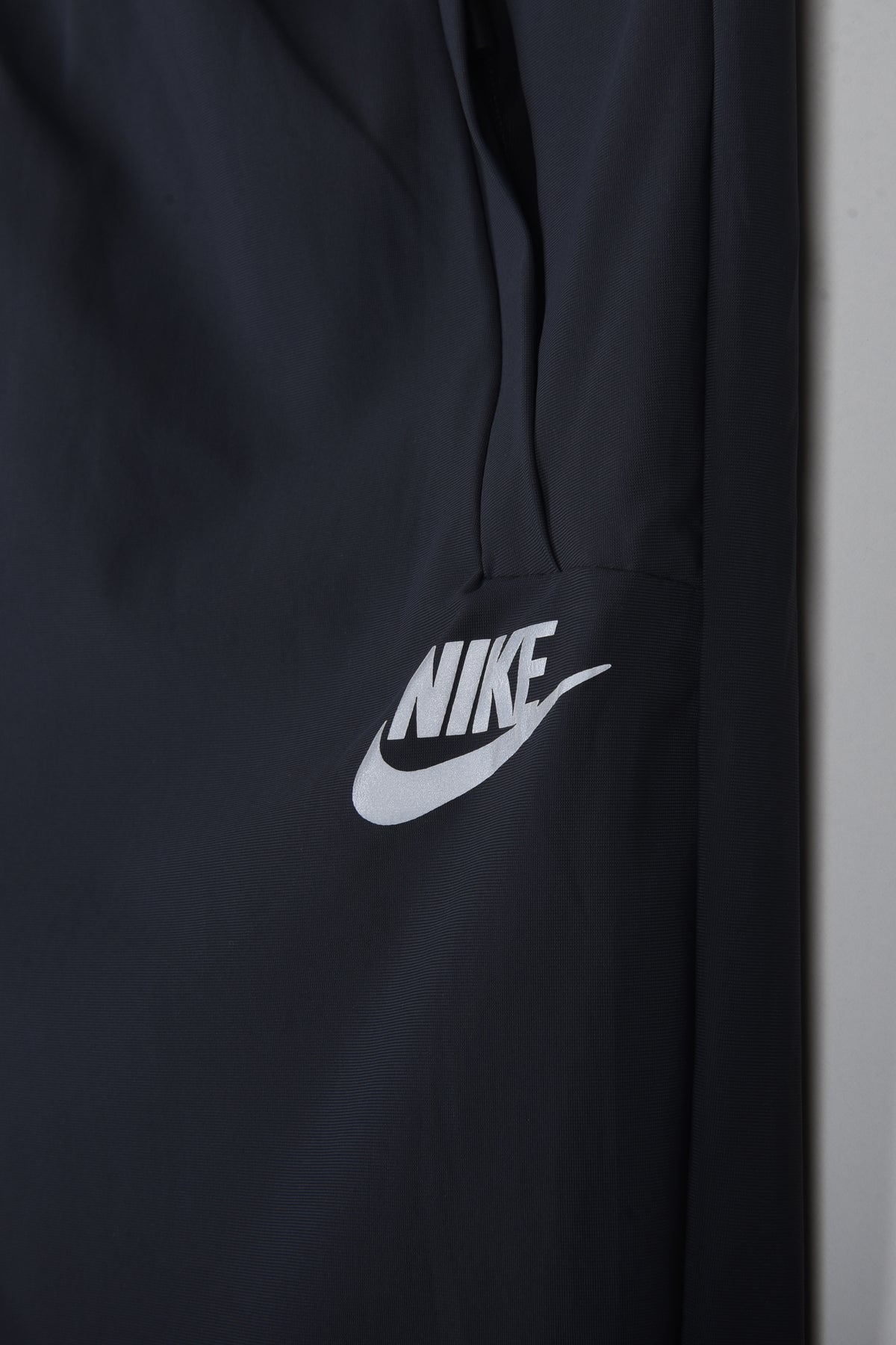 NIKE DRI-FIT TRAINING SHORTS (GREY)