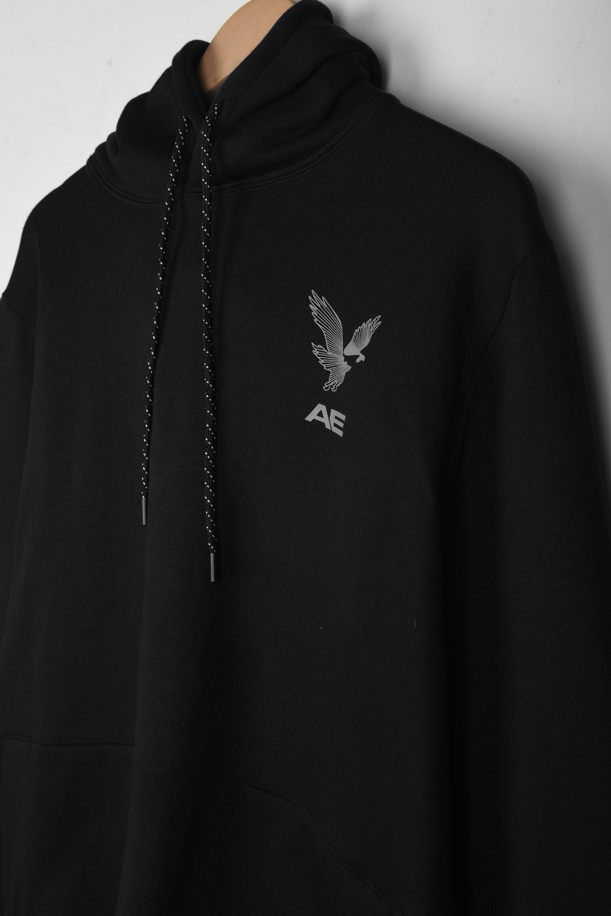 AMRICAN EAGLE PRINTED LOGO FLEECE HOODIE (BLACK)