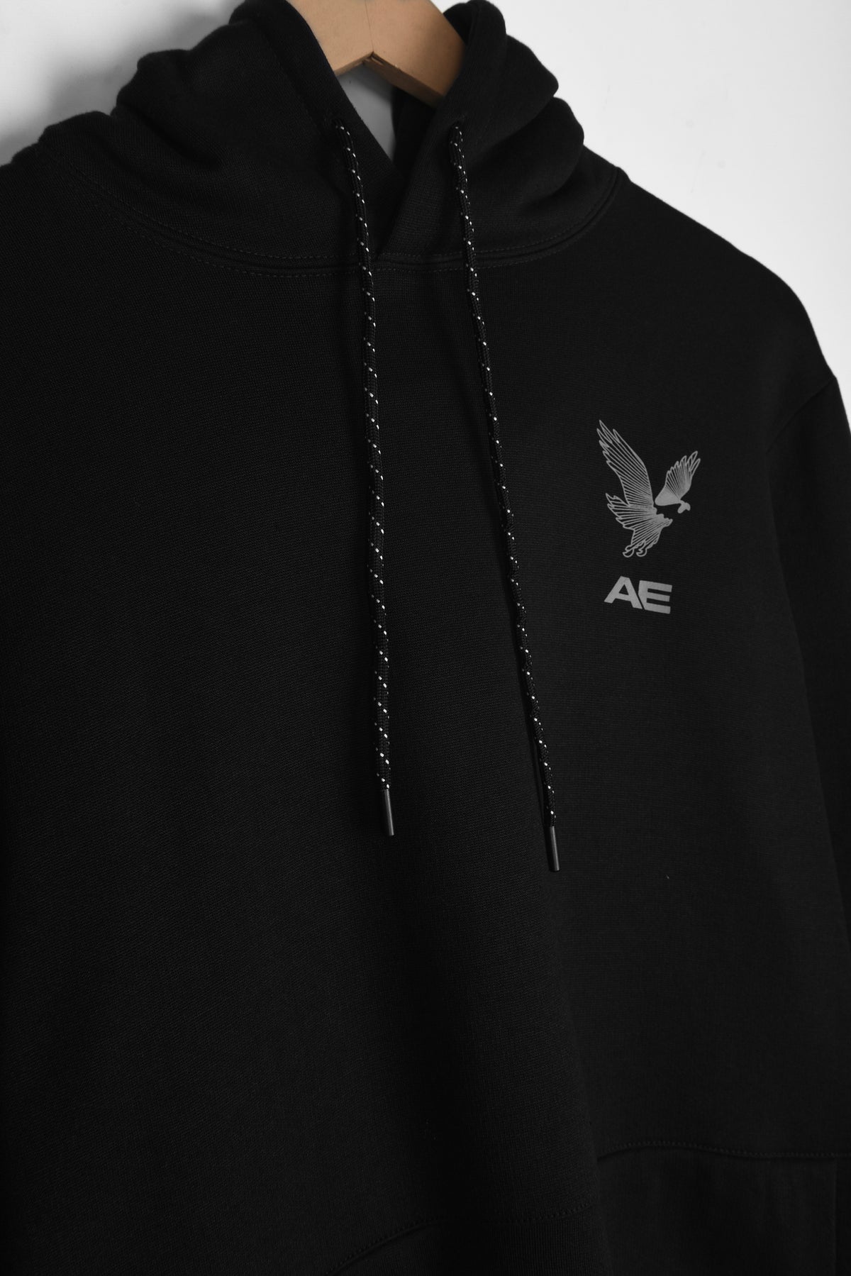 AMRICAN EAGLE PRINTED LOGO FLEECE HOODIE (BLACK)