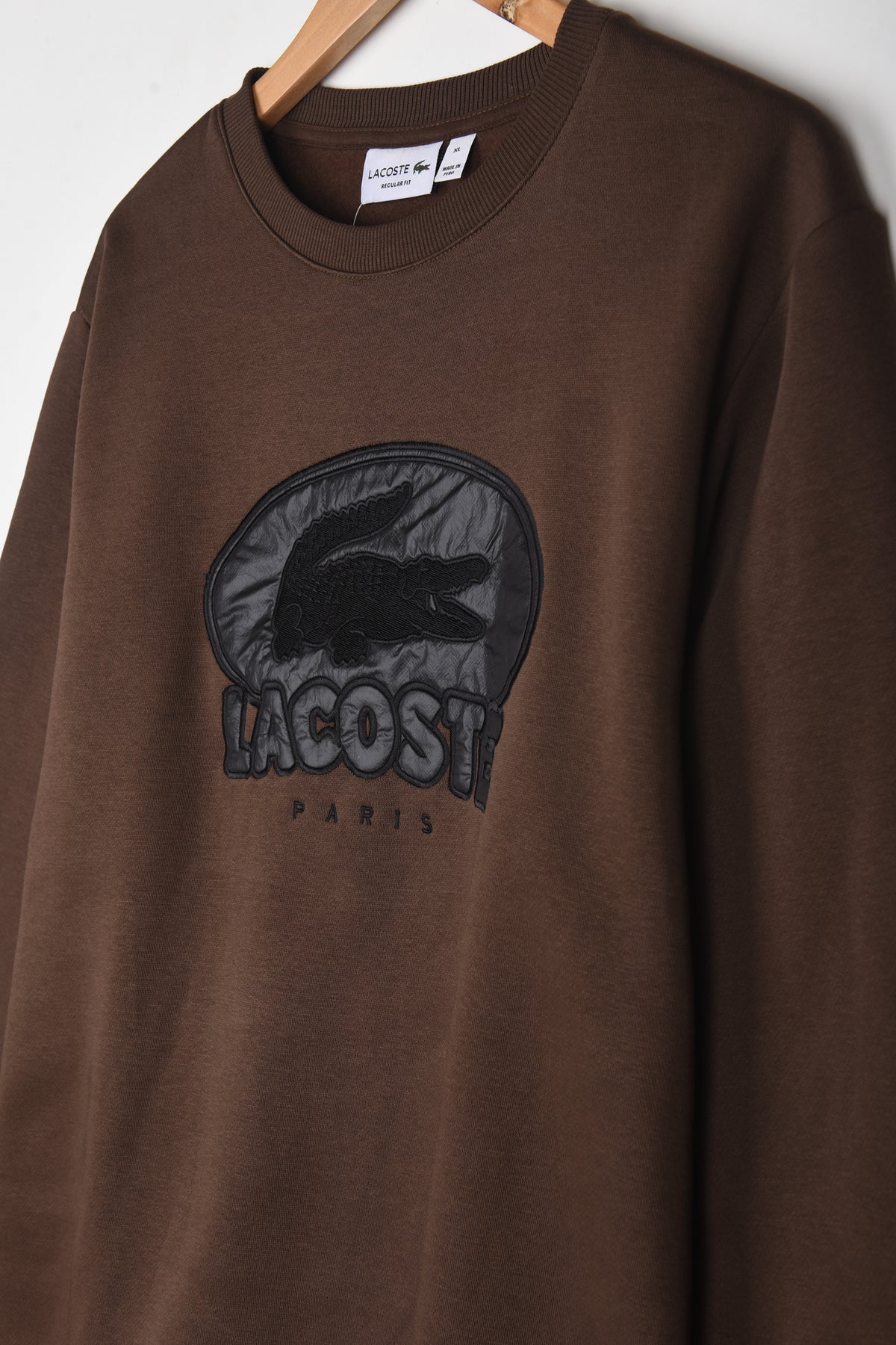 LACOSTE EMBROIDERED BADGE SWEATSHIRT