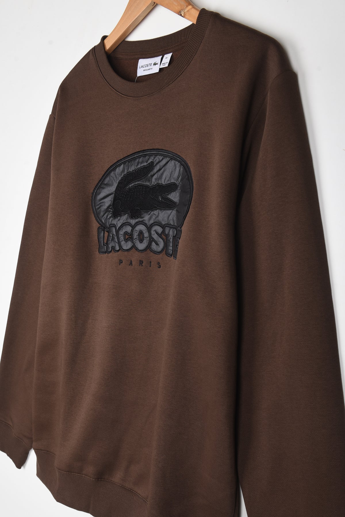 LACOSTE EMBROIDERED BADGE SWEATSHIRT