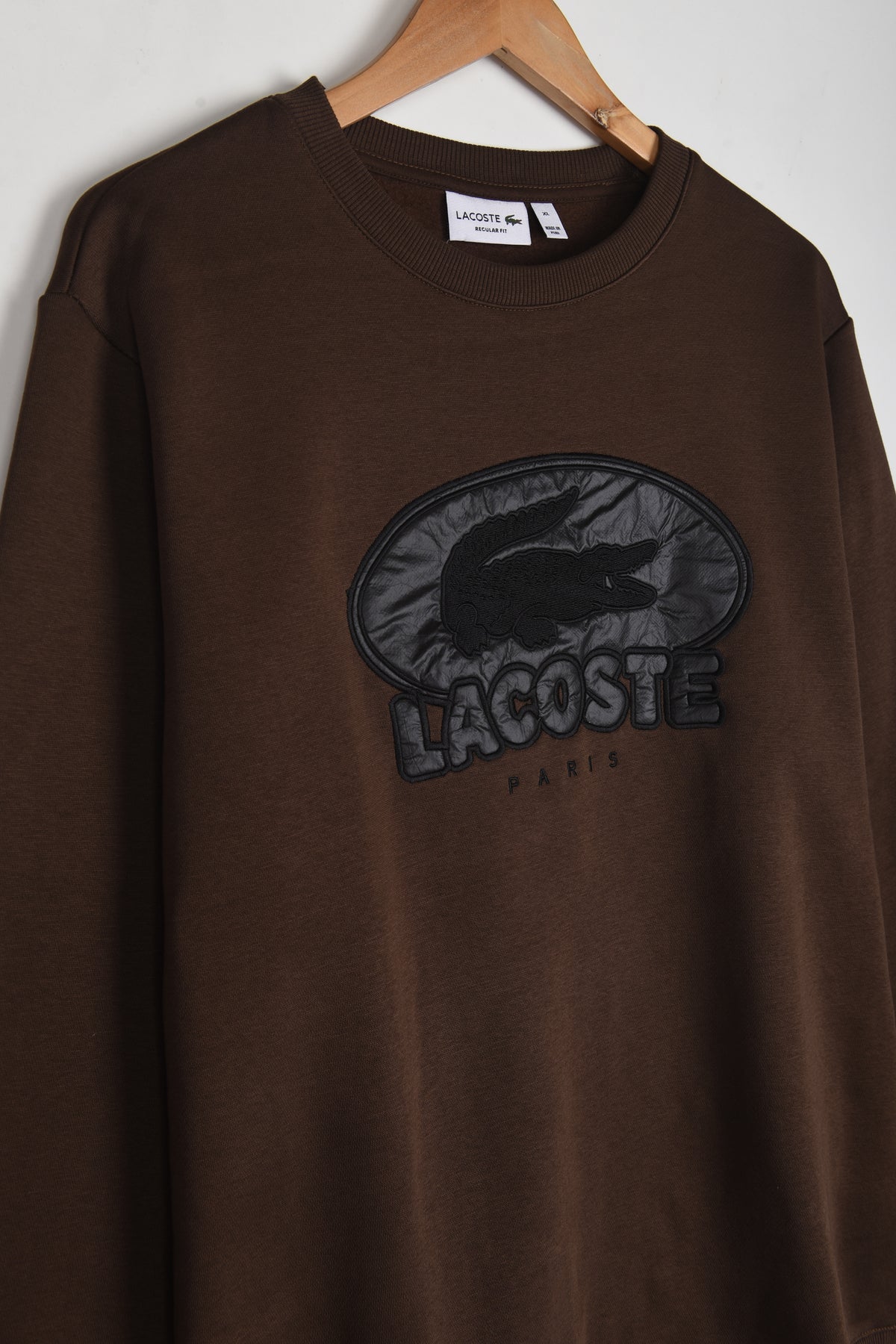 LACOSTE EMBROIDERED BADGE SWEATSHIRT
