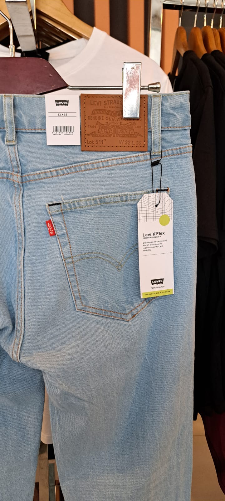 LEVI&#39;S Straight Fit Classic Denim