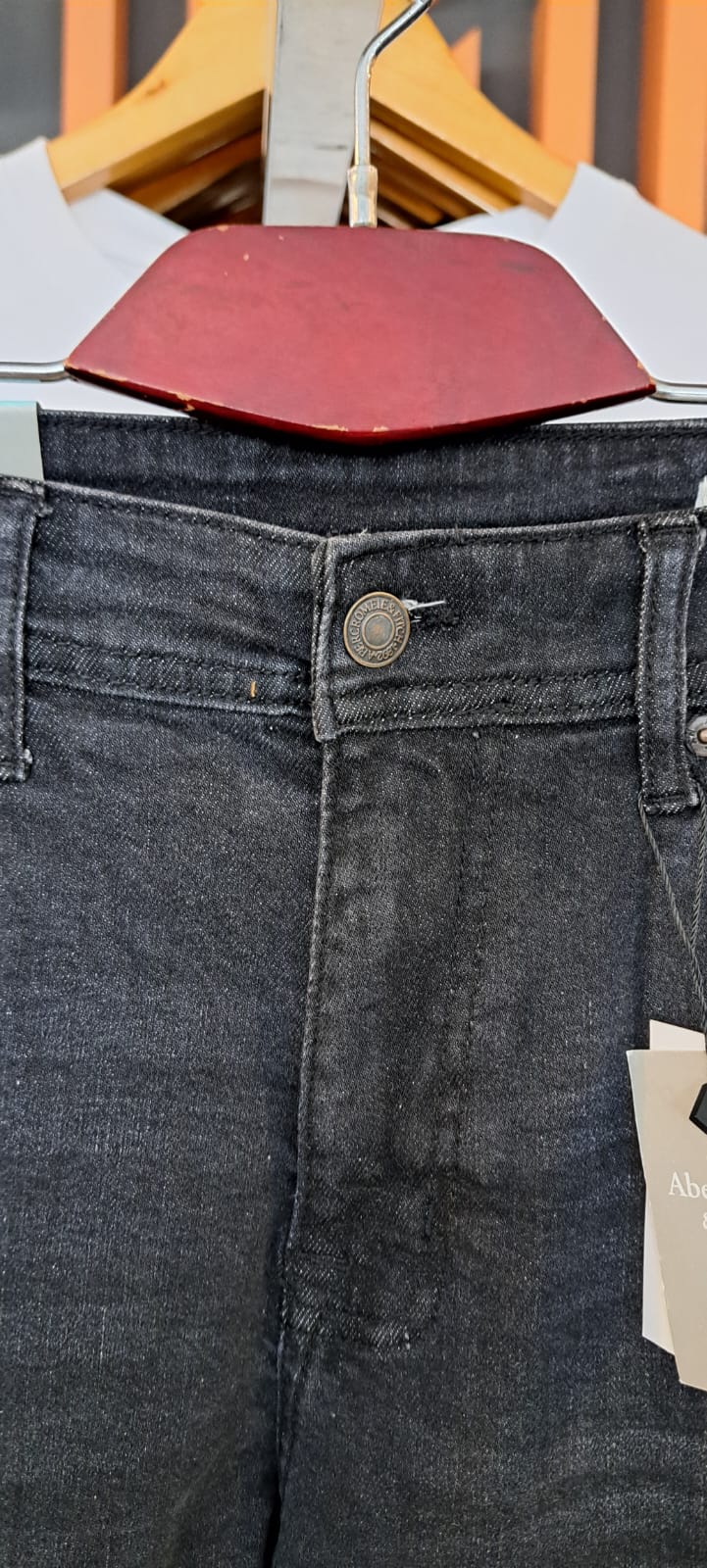 A&amp;F Straight Fit JEANS