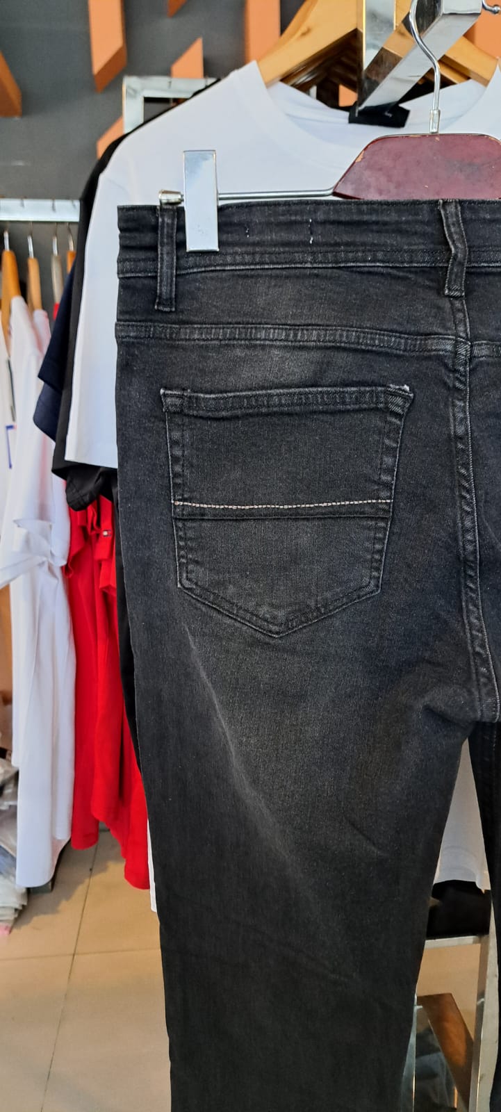 A&amp;F Straight Fit JEANS