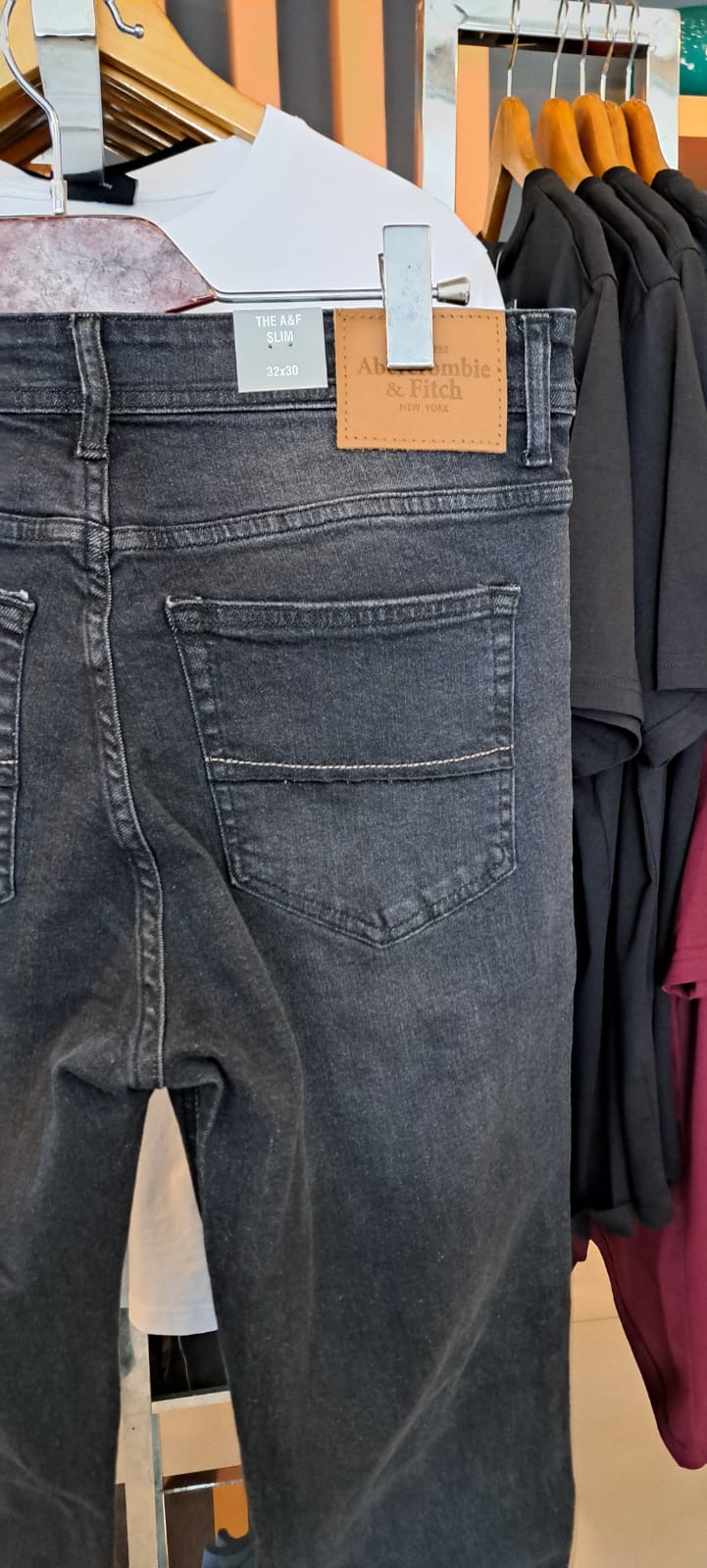A&amp;F Straight Fit JEANS