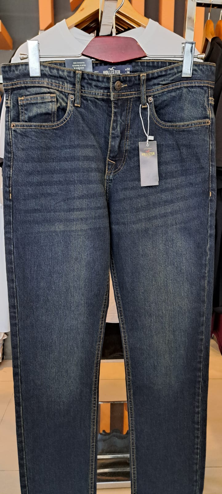 HOLLISTER Straight Fit JEANS