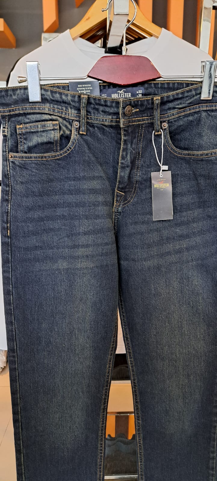 HOLLISTER Straight Fit JEANS