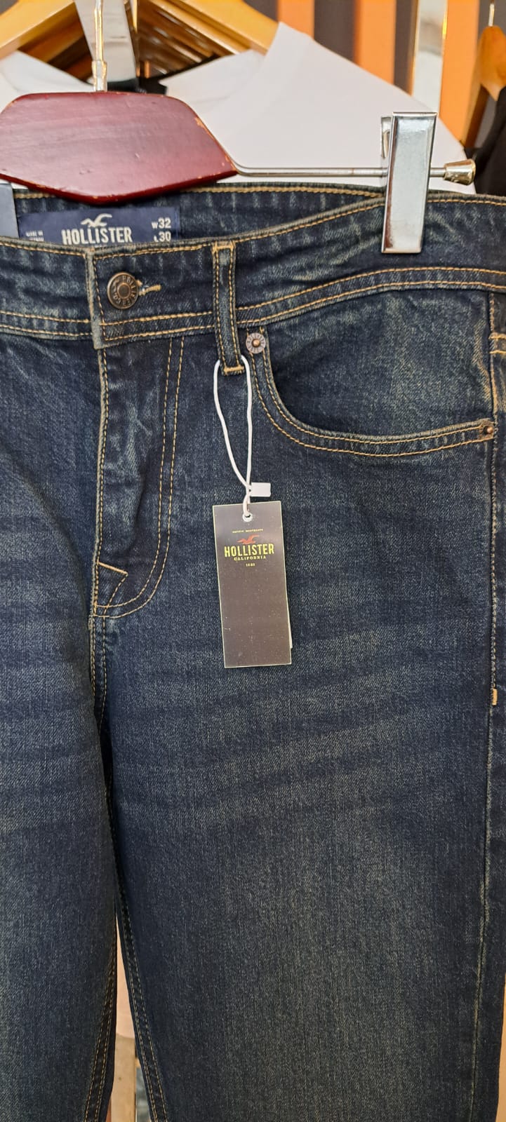 HOLLISTER Straight Fit JEANS