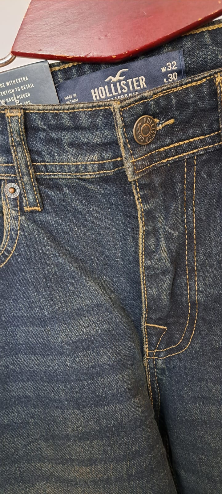 HOLLISTER Straight Fit JEANS