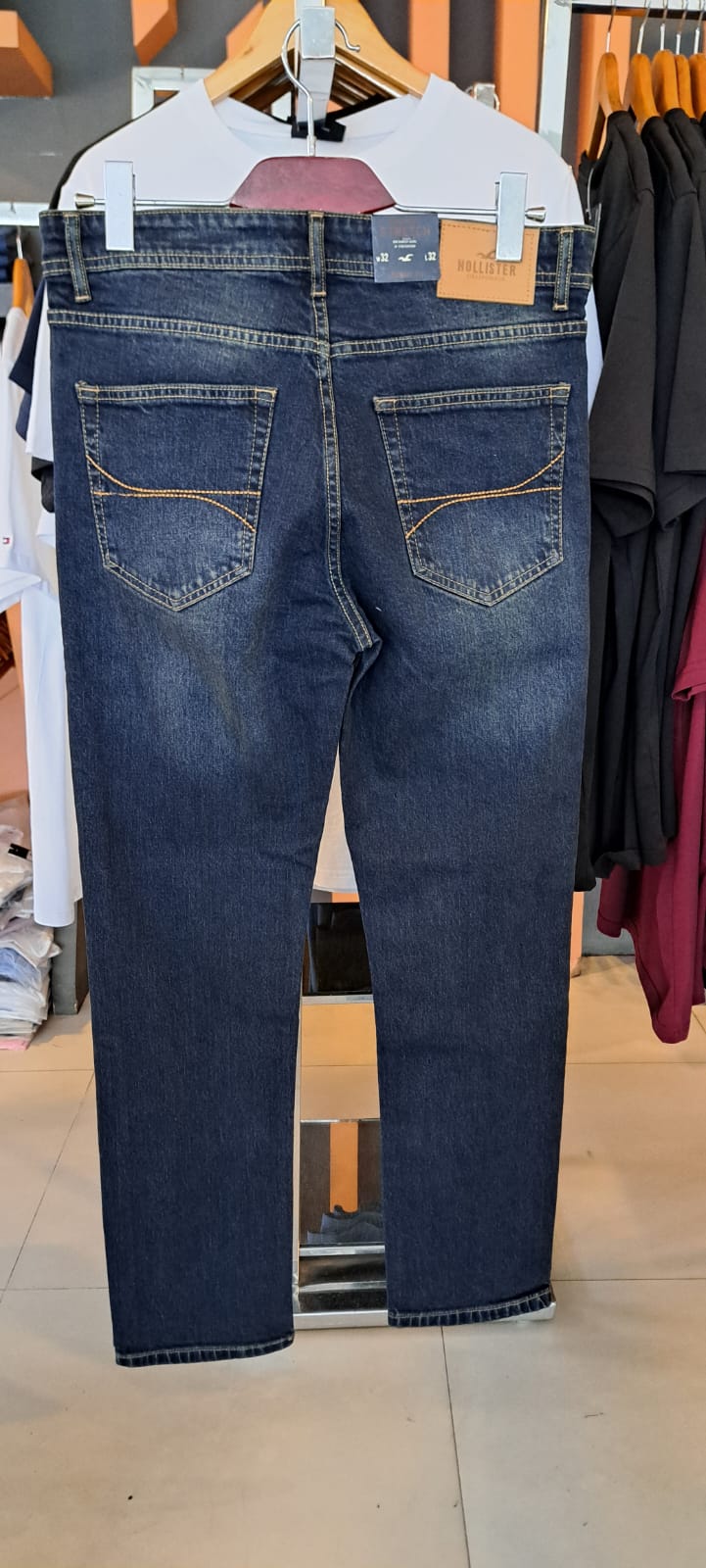 HOLLISTER Straight Fit JEANS