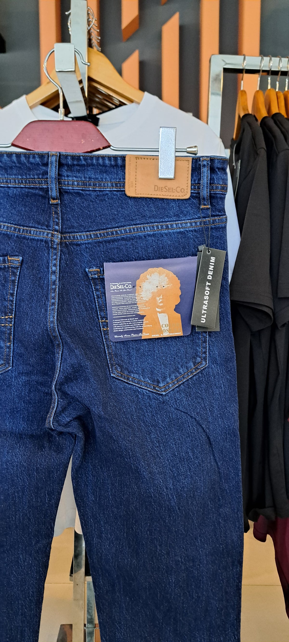 DIESEL Straight Fit JEANS