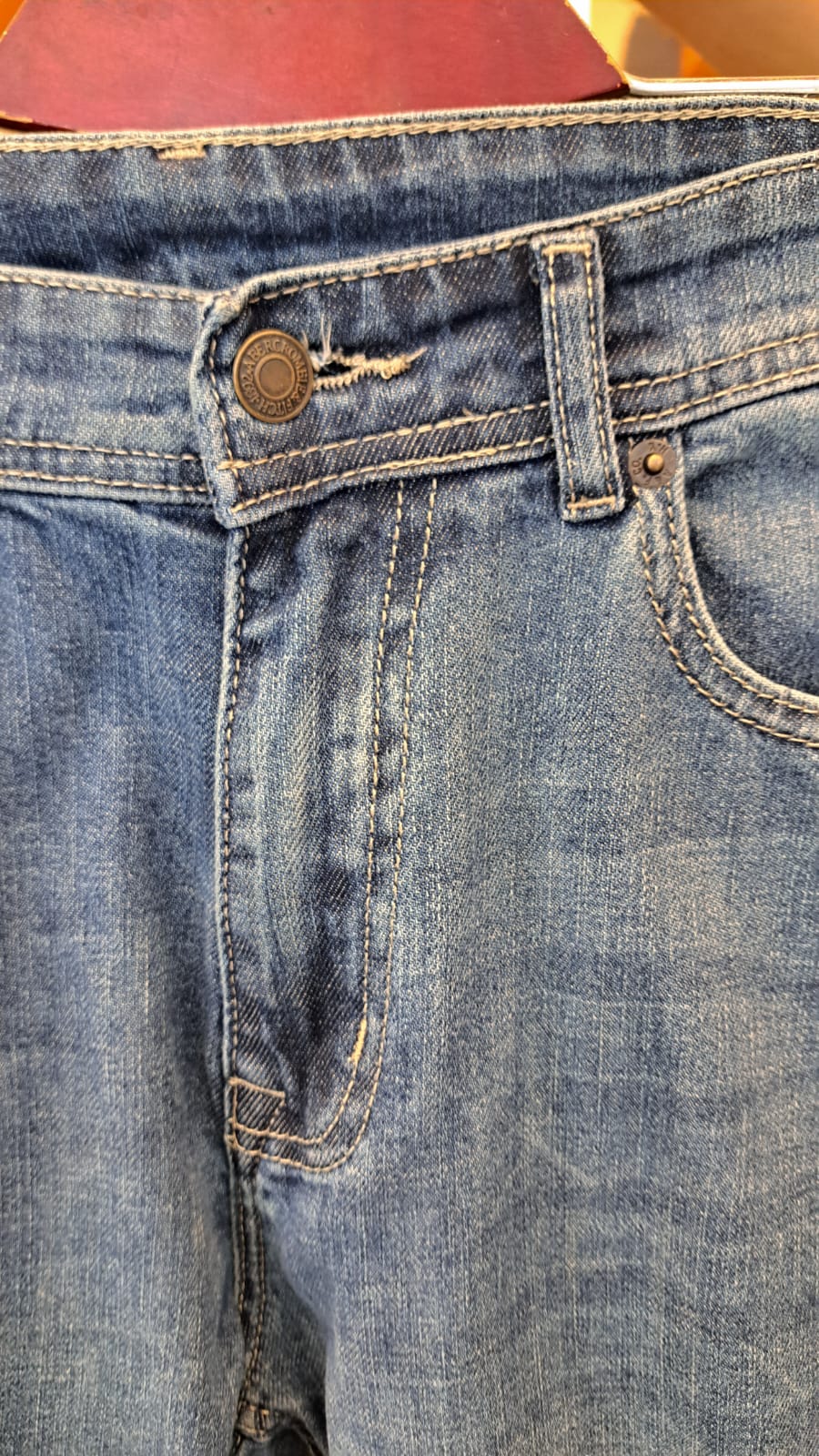 A&amp;F Straight Slim  JEANS