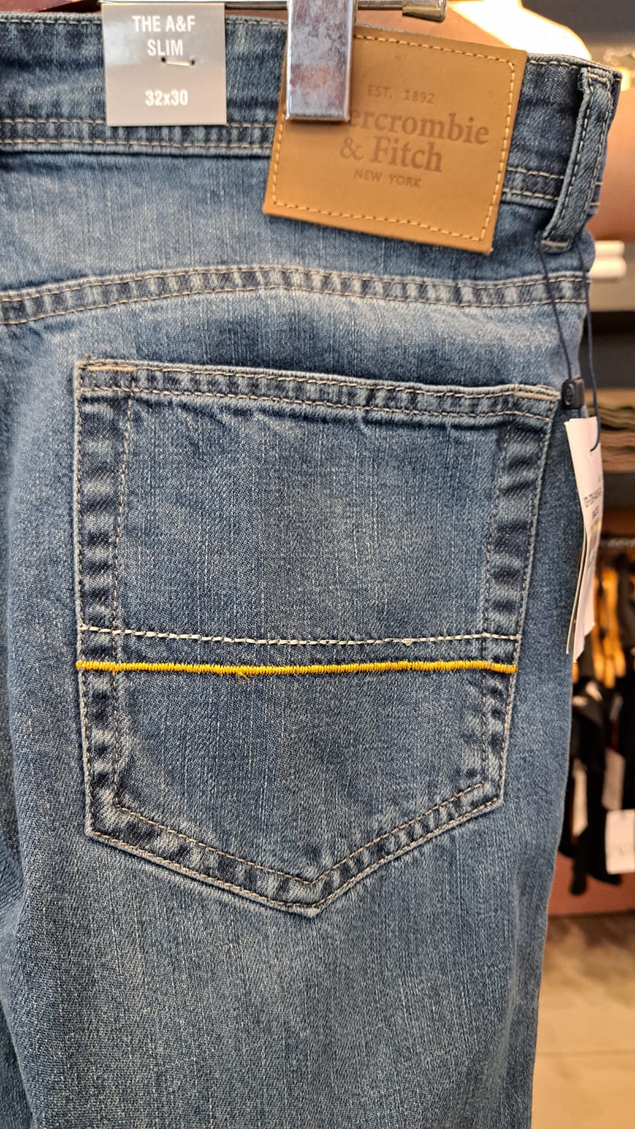 A&amp;F Straight Slim  JEANS