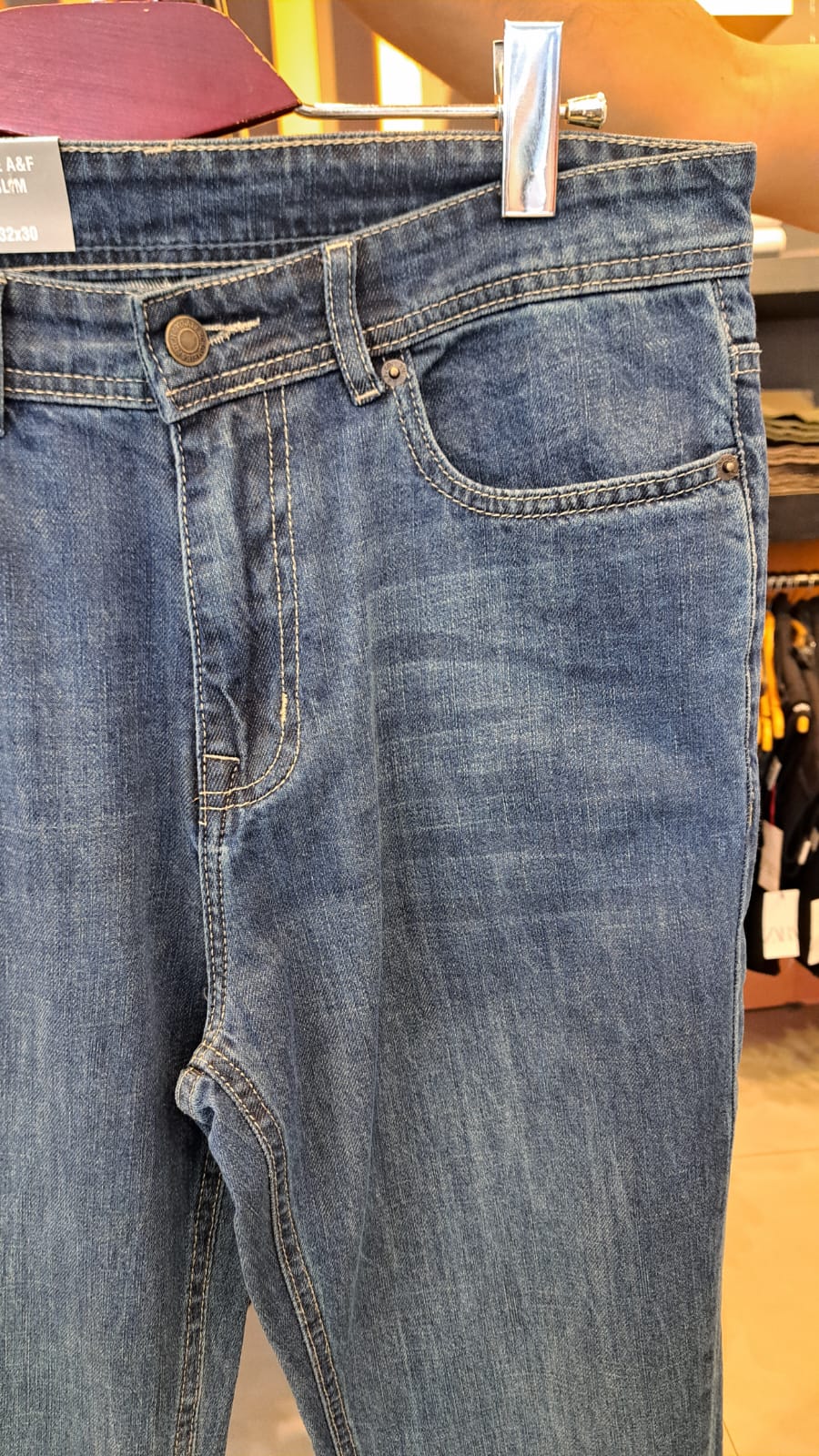 A&amp;F Straight Slim  JEANS