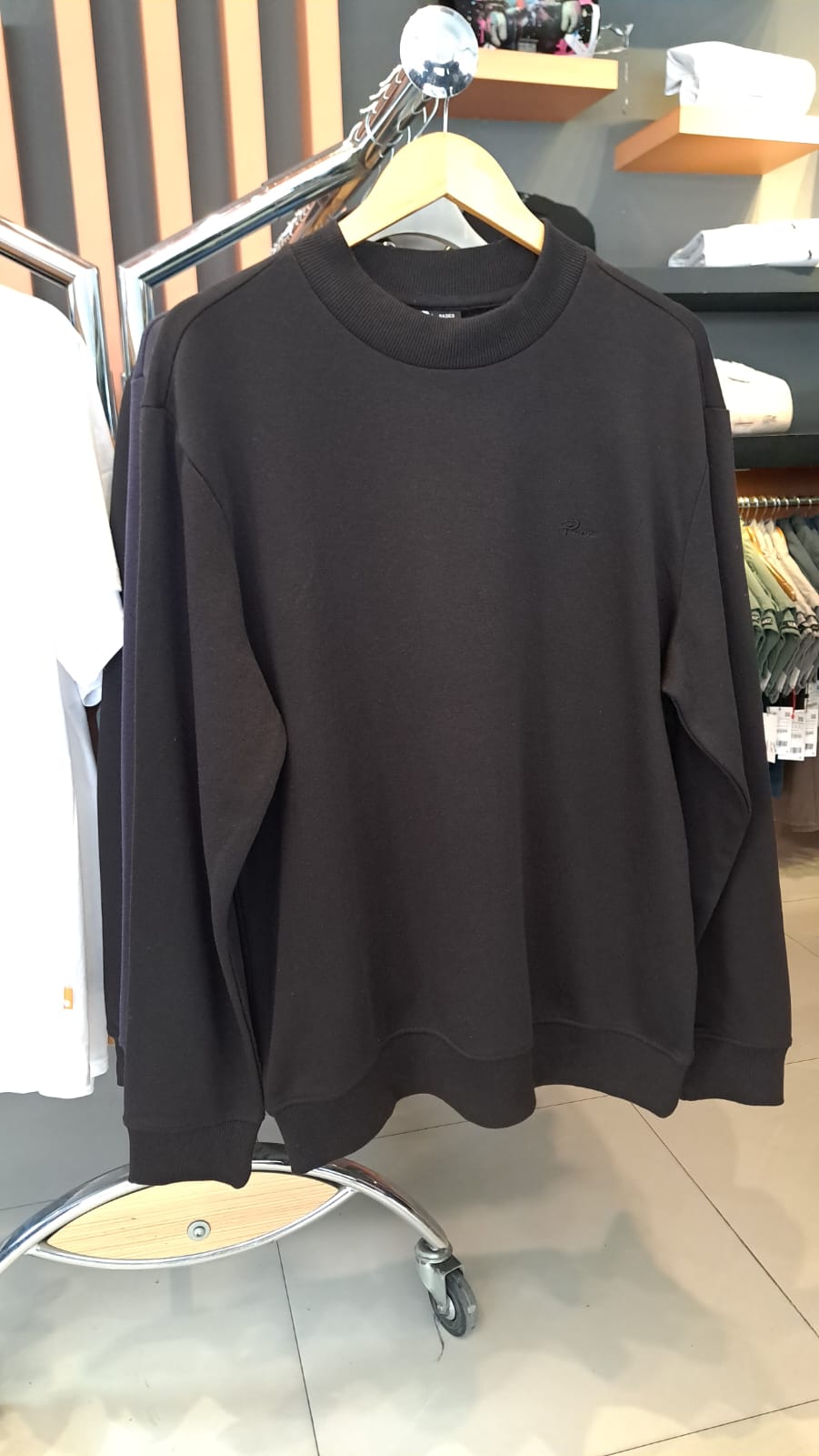 OVERSIZED SWEATSHIRT