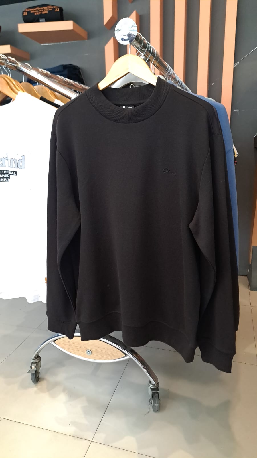 OVERSIZED SWEATSHIRT