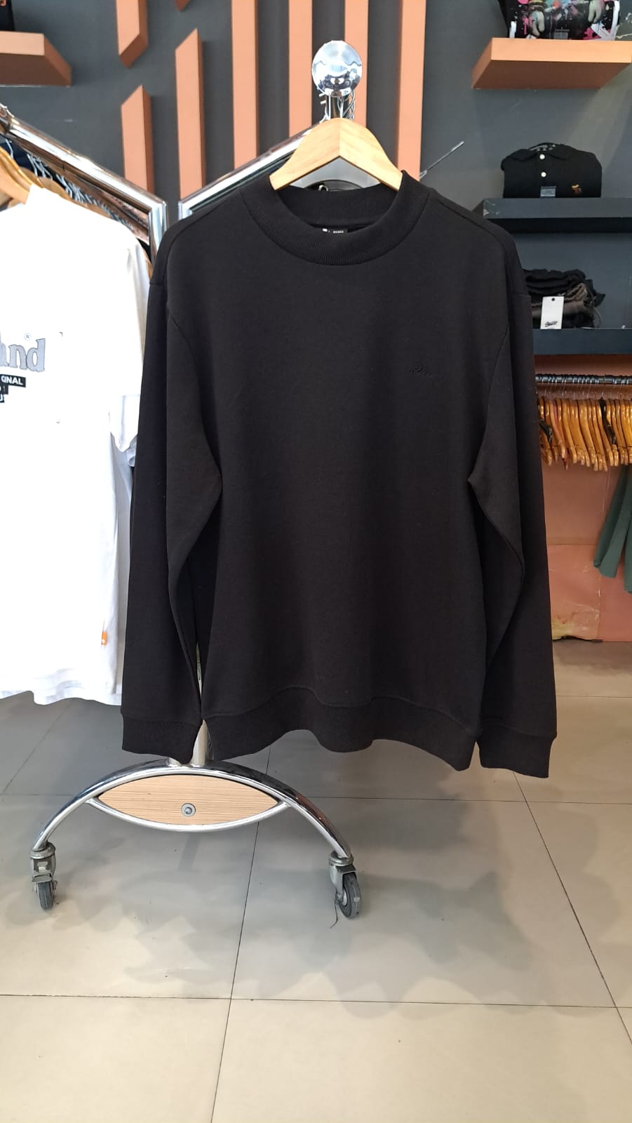 OVERSIZED SWEATSHIRT