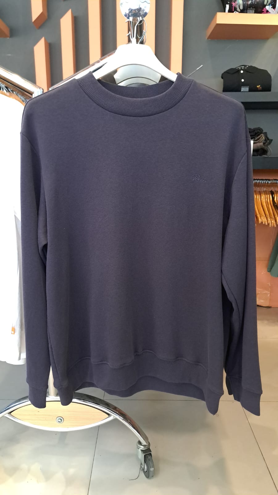 OVERSIZED SWEATSHIRT