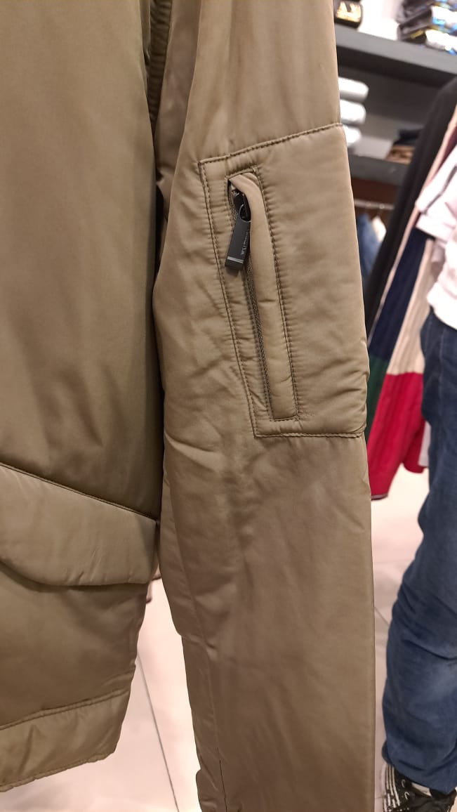 Jacket with Pockets and Classic Collar