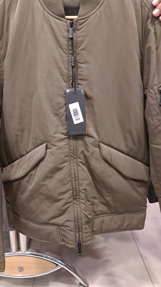 Jacket with Pockets and Classic Collar