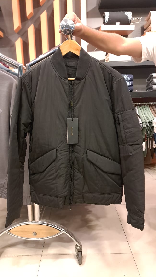 Jacket with Pockets and Classic Collar