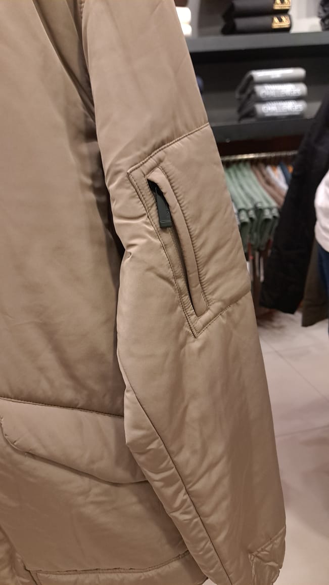 Jacket with Pockets and Classic Collar