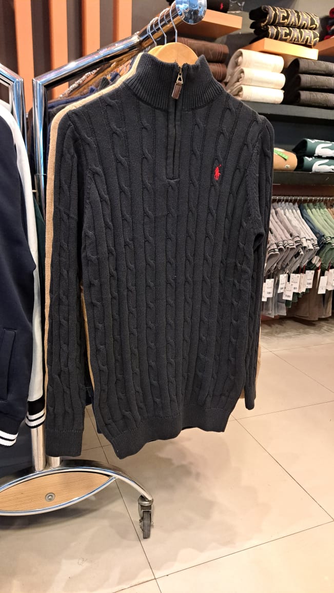 Cable Knit Small Pony Quarter Zippers (Black)