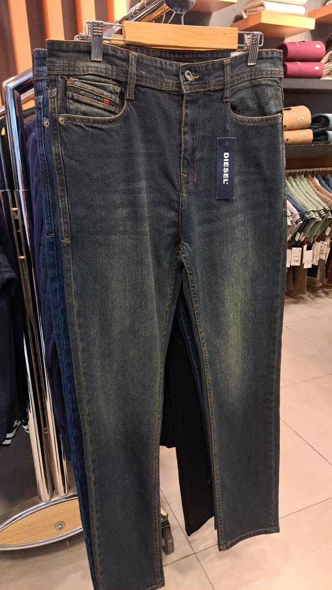 DIESEL Straight Slim  JEANS