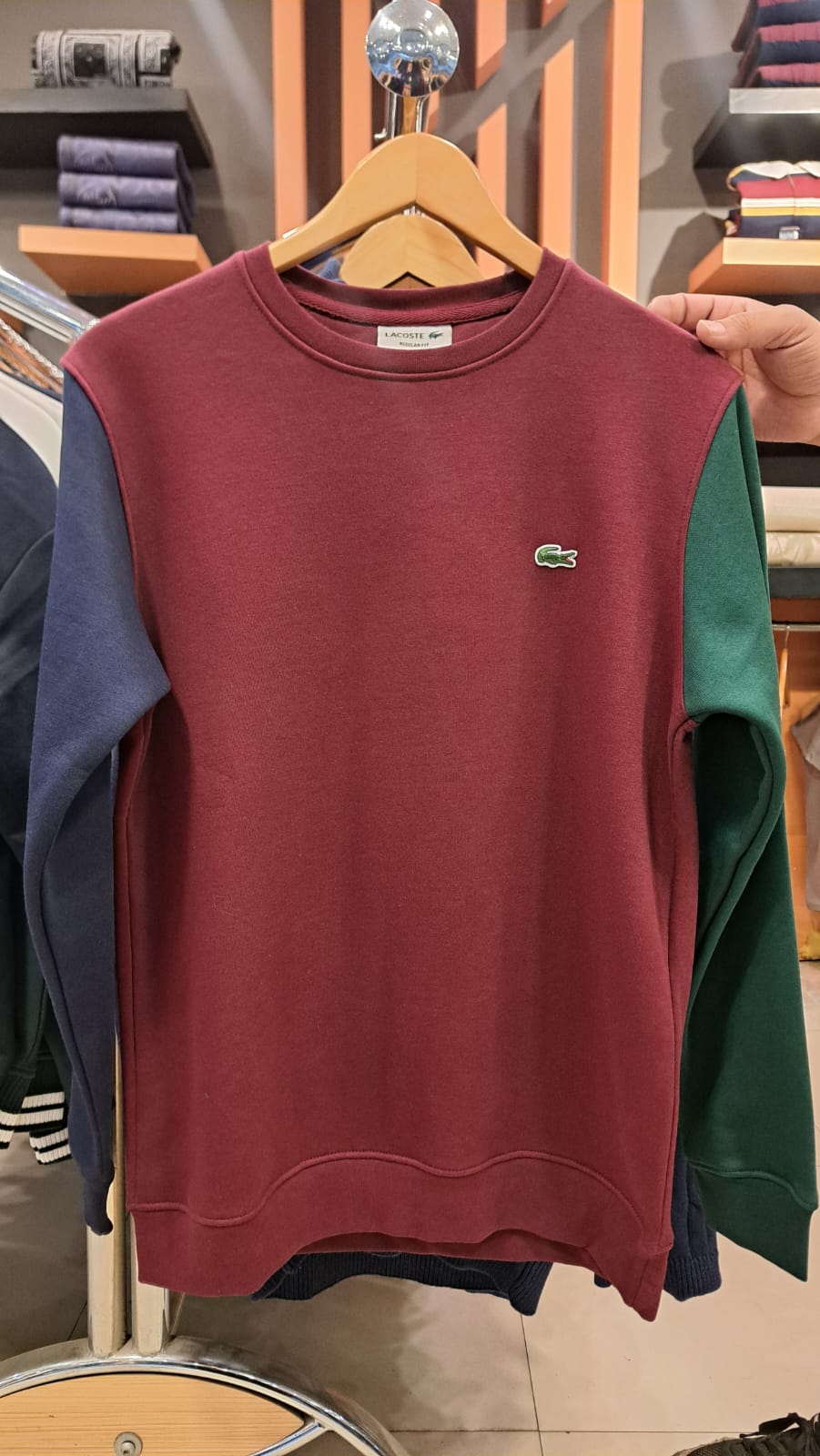 CONTRASTING ARMS SWEATSHIRTS