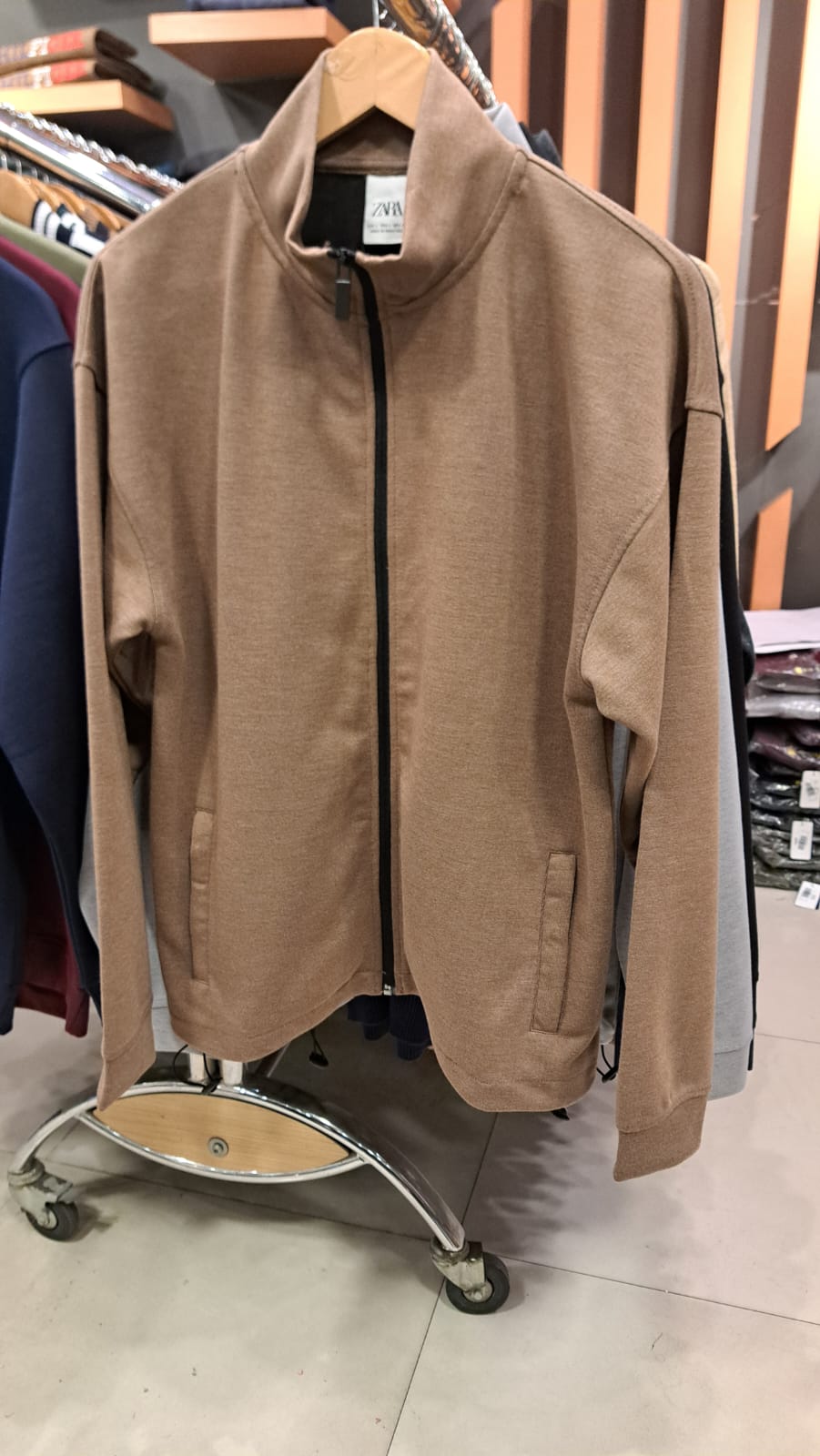 TRACK ZIPPER WITH ZIP UP POCKETS