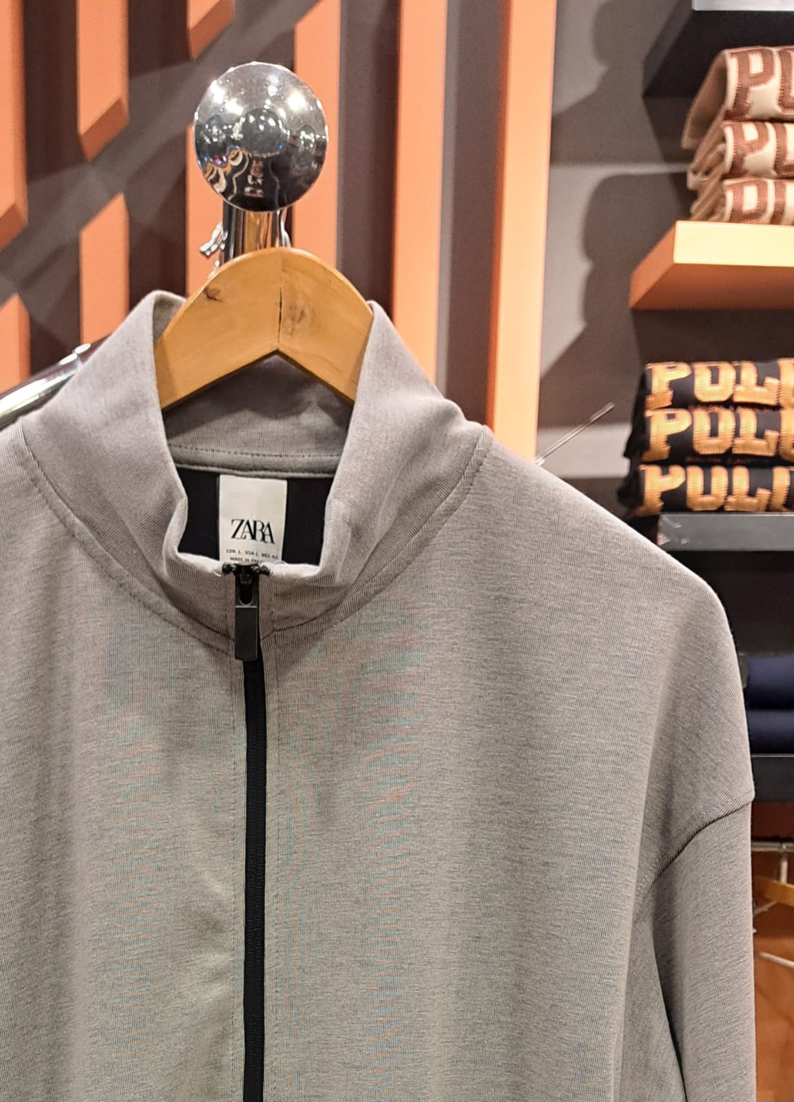 TRACK ZIPPER WITH ZIP UP POCKETS