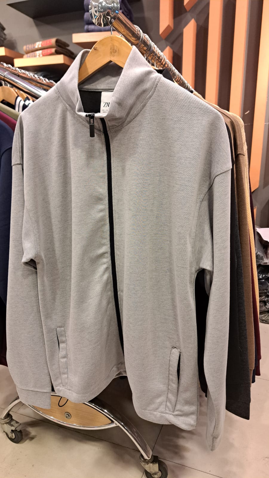 TRACK ZIPPER WITH ZIP UP POCKETS