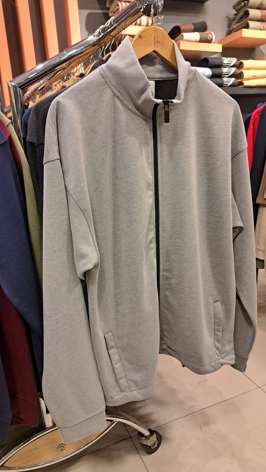 TRACK ZIPPER WITH ZIP UP POCKETS