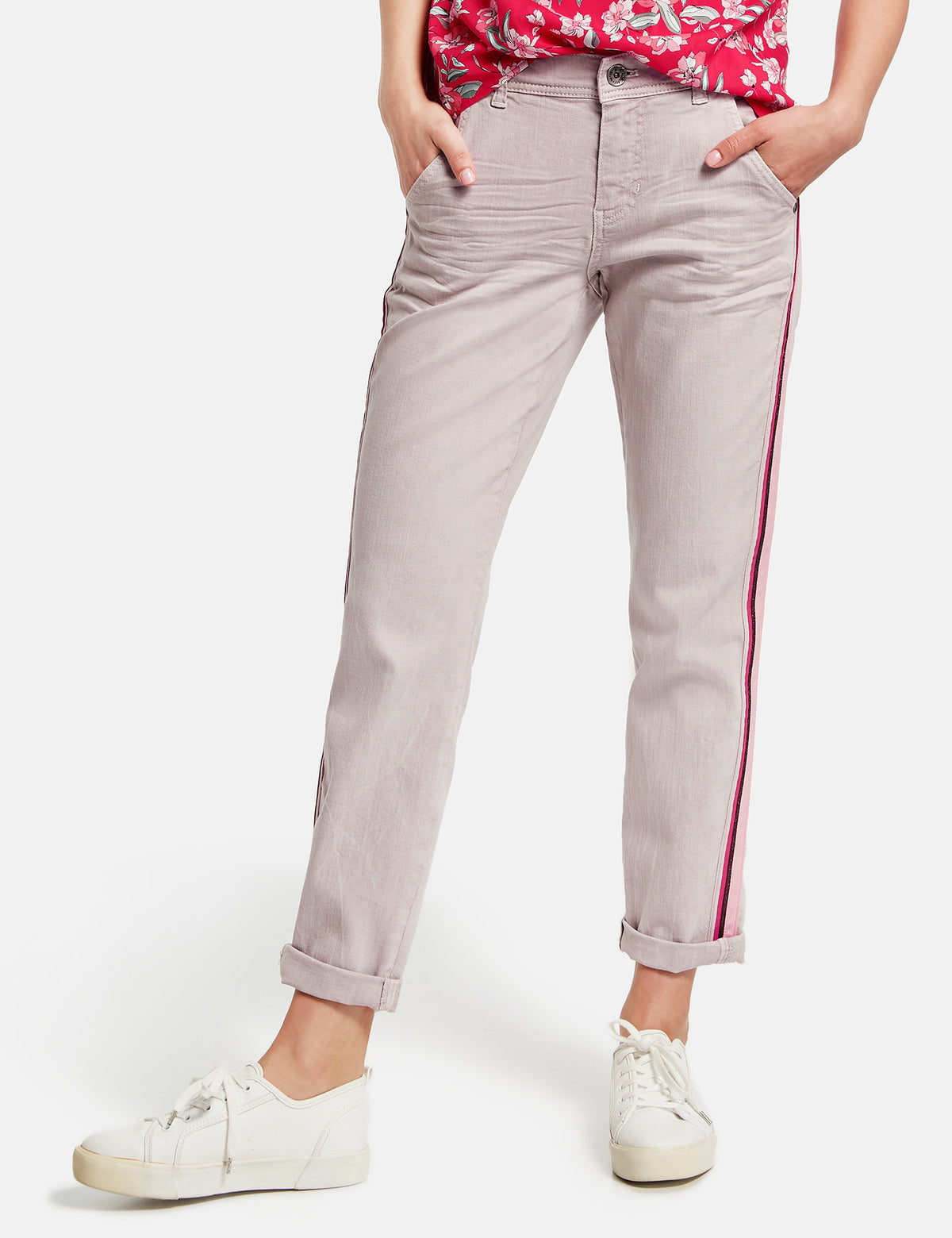 Boyfriend Fit Jeans with Side Stripes