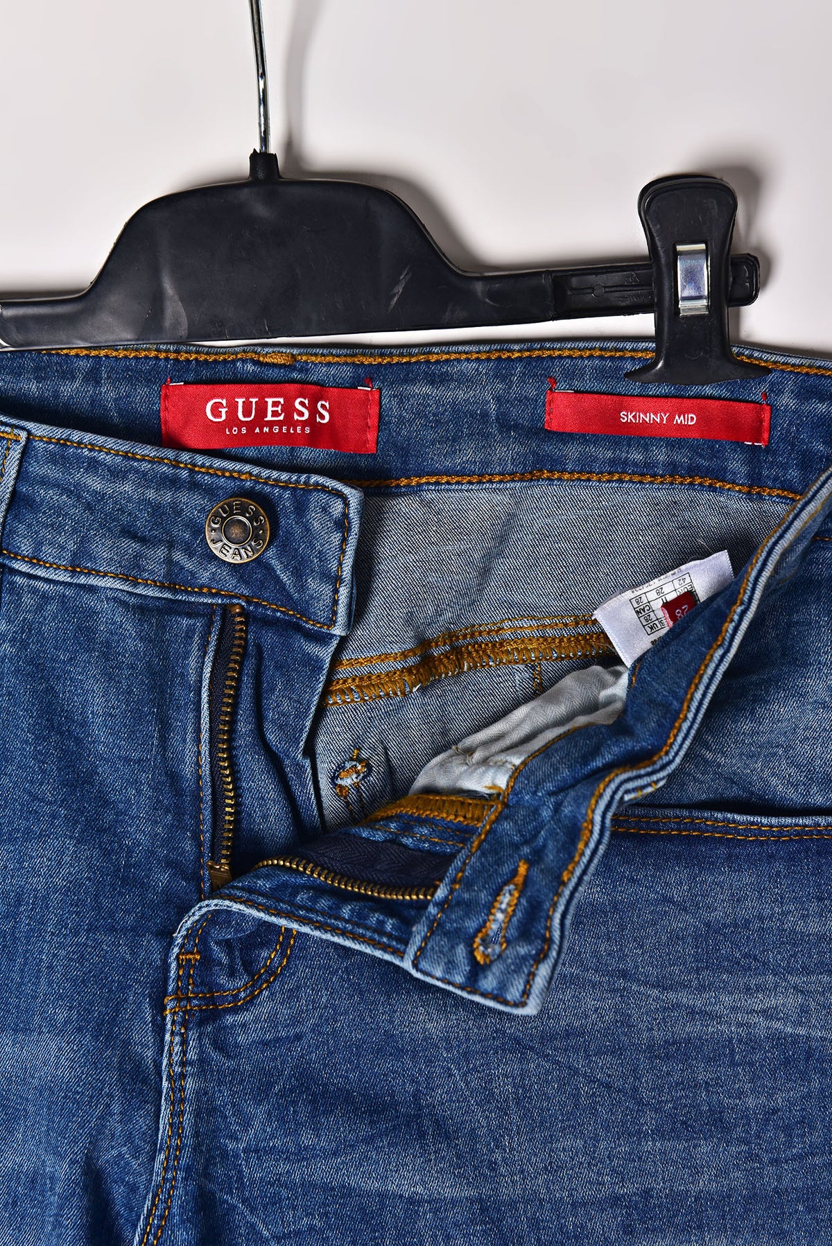 GUESS MID RISE Skinny destroyed Jeans