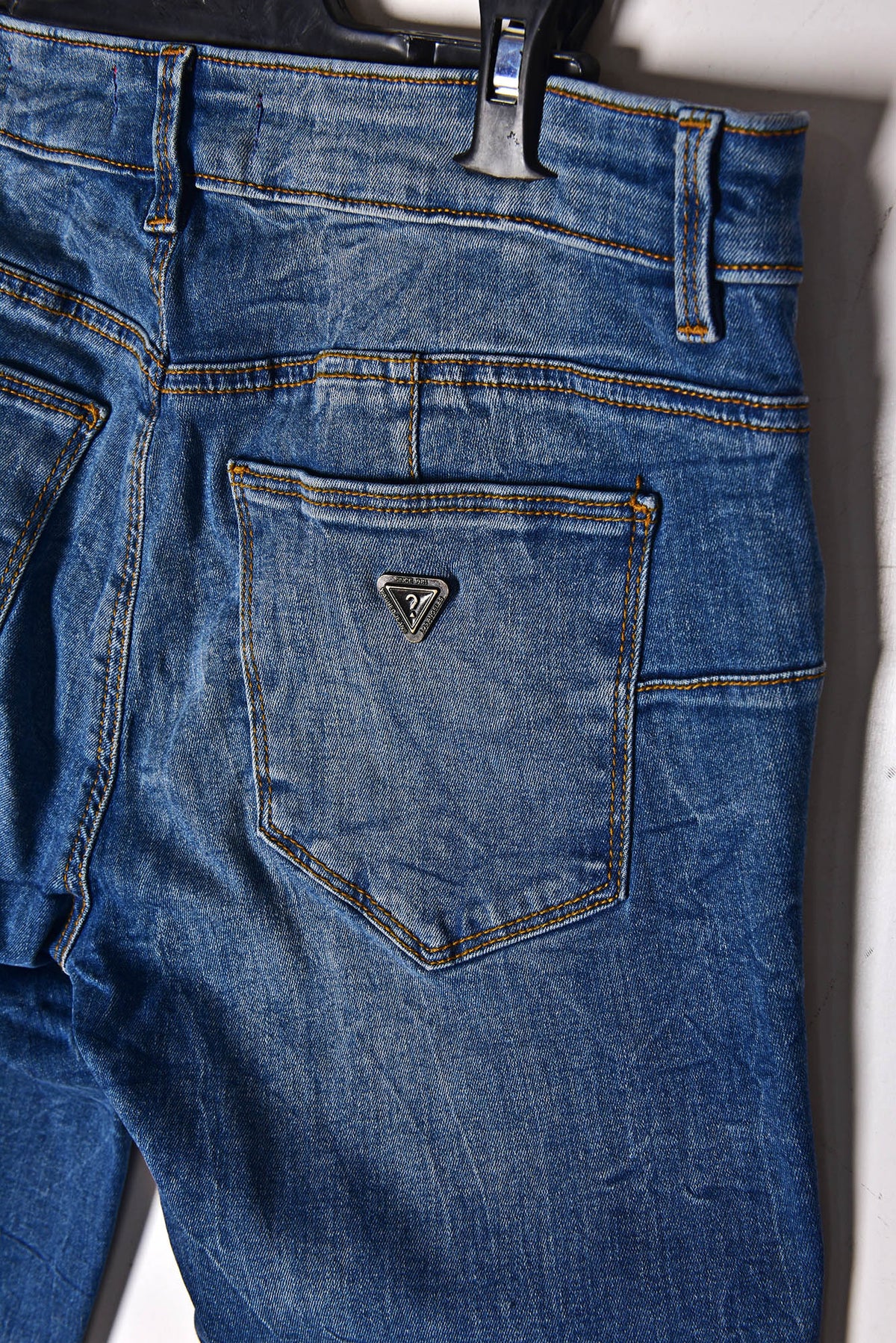 GUESS MID RISE Skinny destroyed Jeans