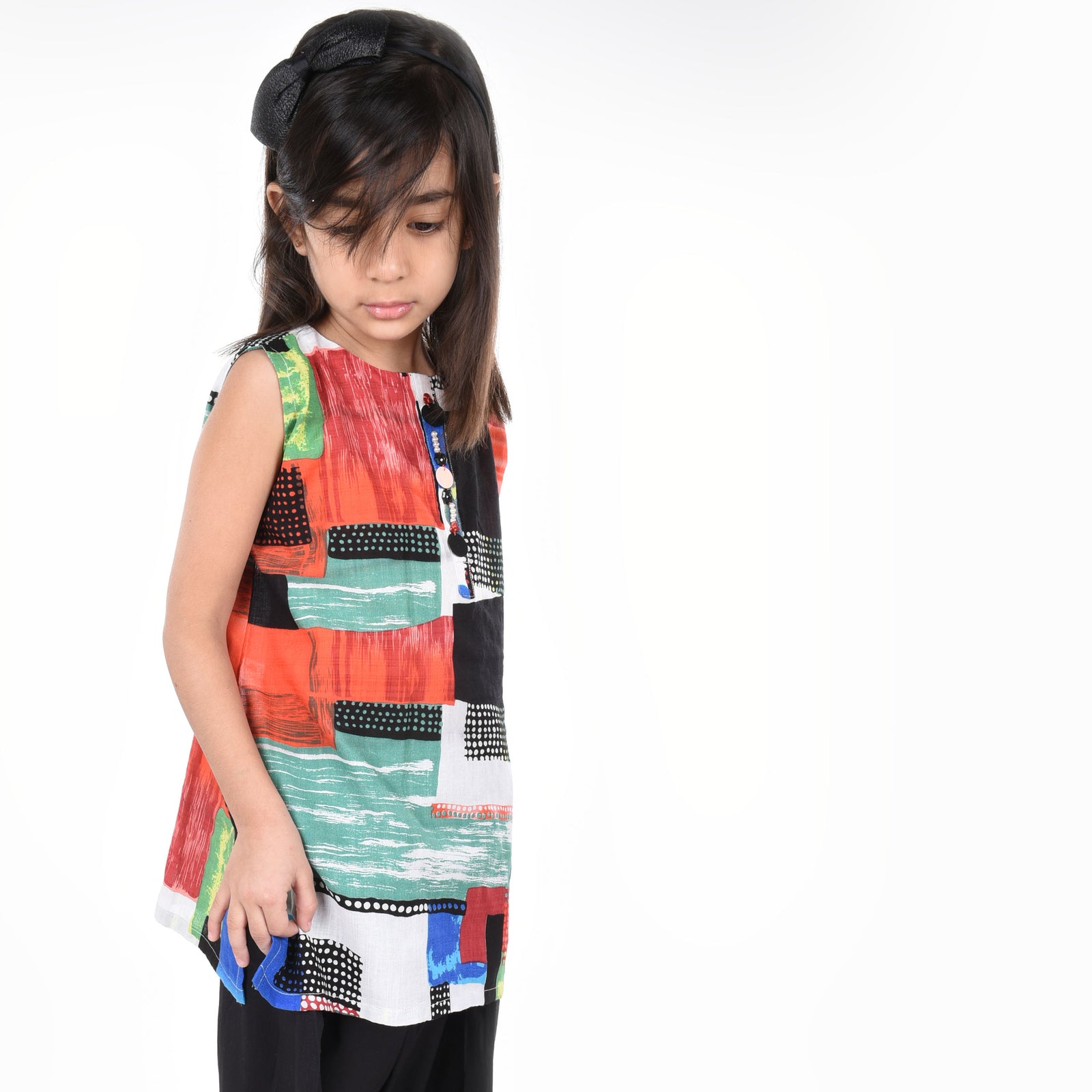 MEDALLION HUES SLEEVELESS SHIRT